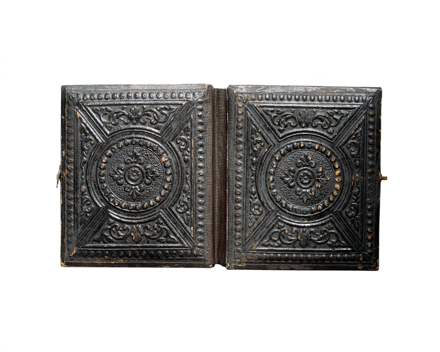 'Memōria' in Antique Union Case